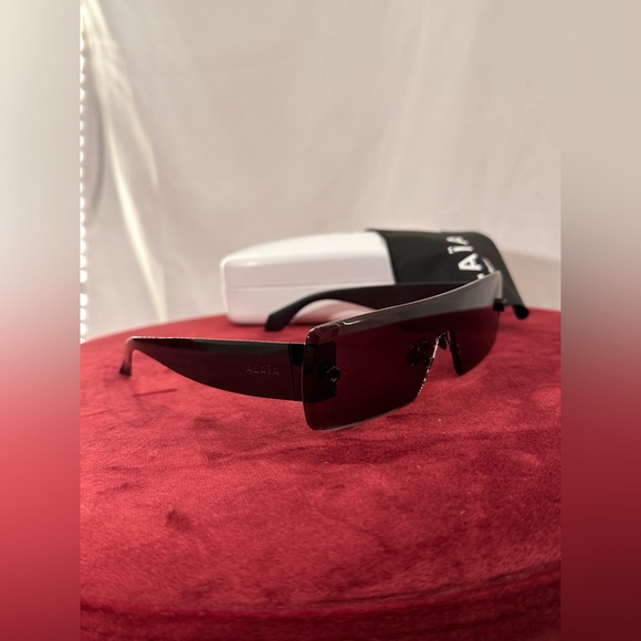 NWT ALAIA ALAÃA Lettering Logo Rectangular Sunglasses in Black & Grey NEW FWRD - Picture 10 of 13